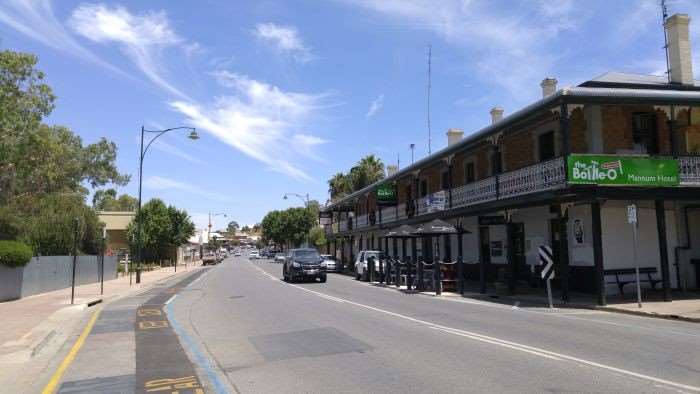 The main street through Mannum (Randell Street).