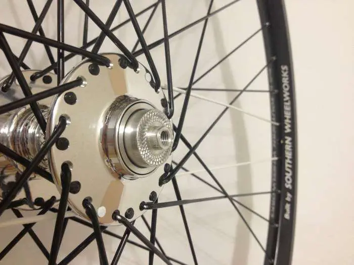 Four-Cross lacing on a 48 spoke wheel. Burly.
