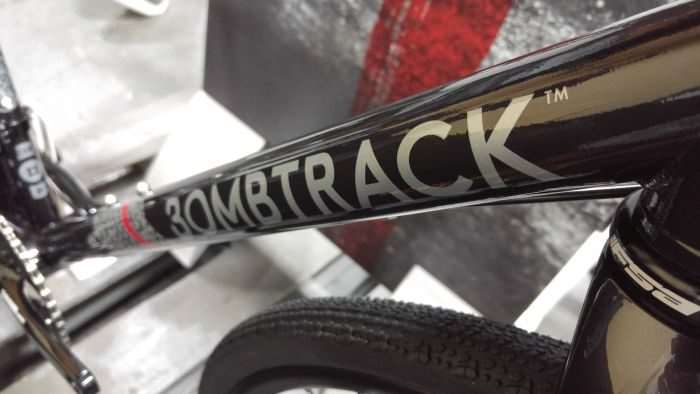 bombtrackhook2016-18