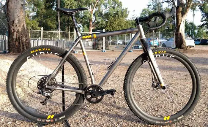 maxxis ikon gravel