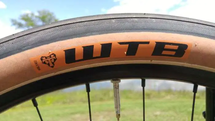 tubeless gumwall road tires