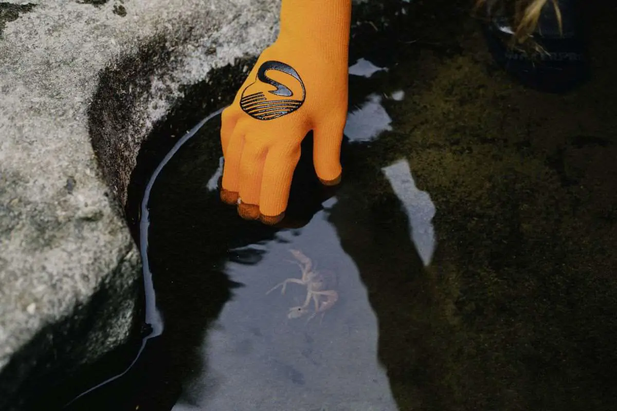 Press Release Showers Pass Releases New Lightweight Waterproof Showers Pass Crosspoint Gloves And Socks