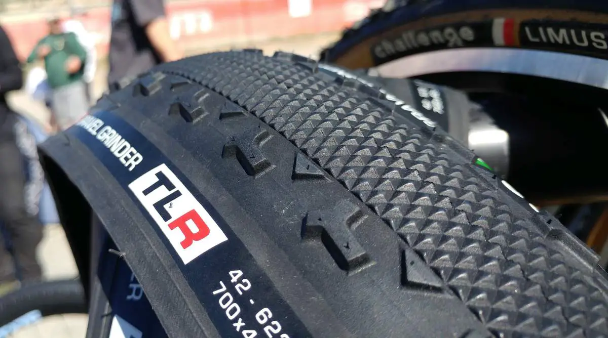 gravel bike tubeless tires