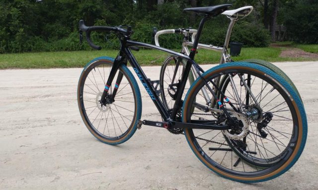 panaracer gravelking colored tires