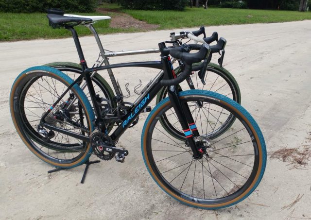 panaracer gravelking colored tires