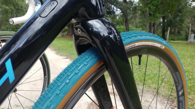 panaracer gravelking colored tires