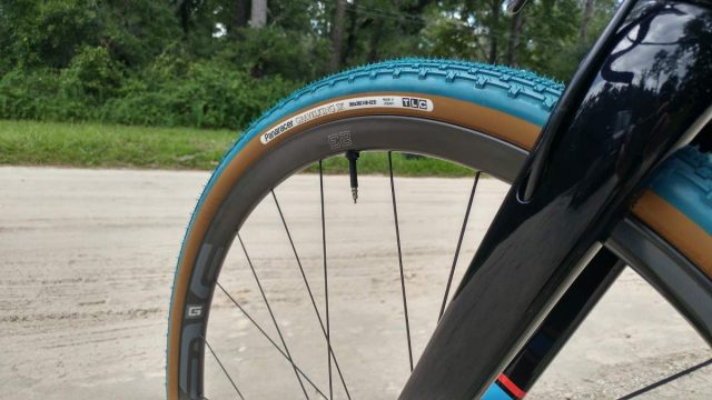 panaracer gravelking colored tires