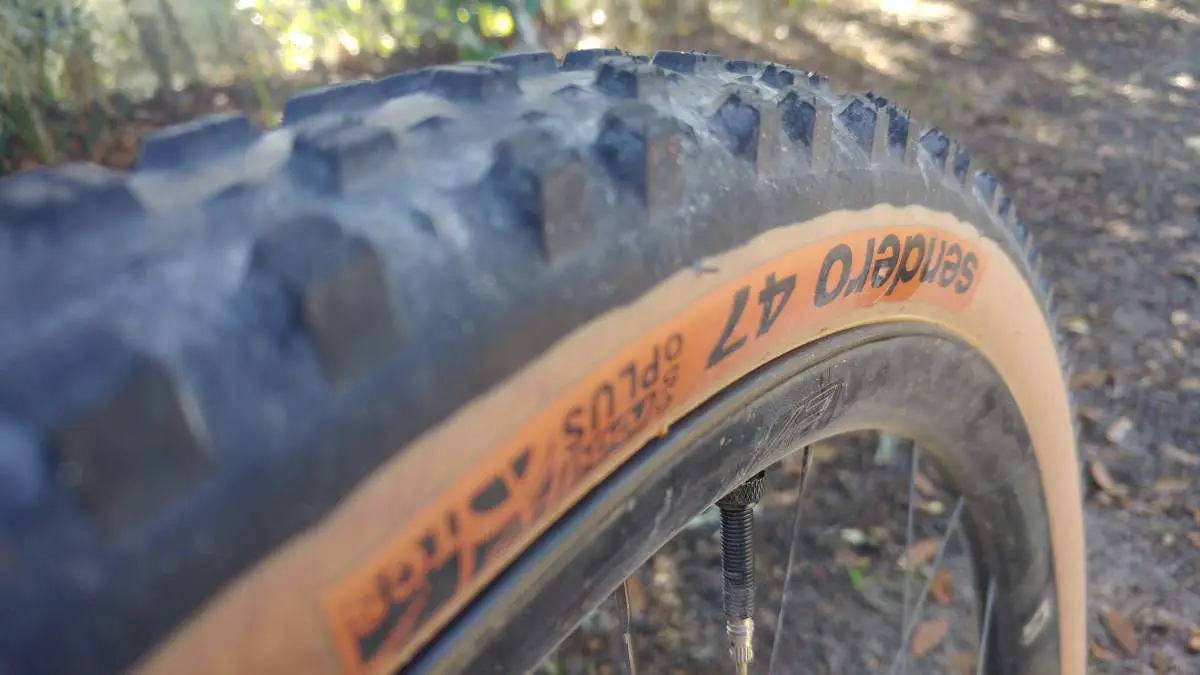 47mm gravel tires