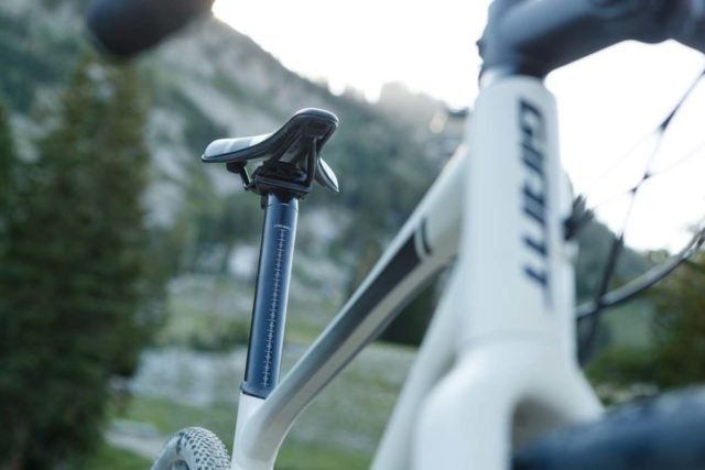 giant revolt alloy 2020 gravel bike