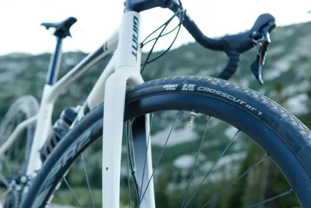 giant revolt alloy 2020 gravel bike
