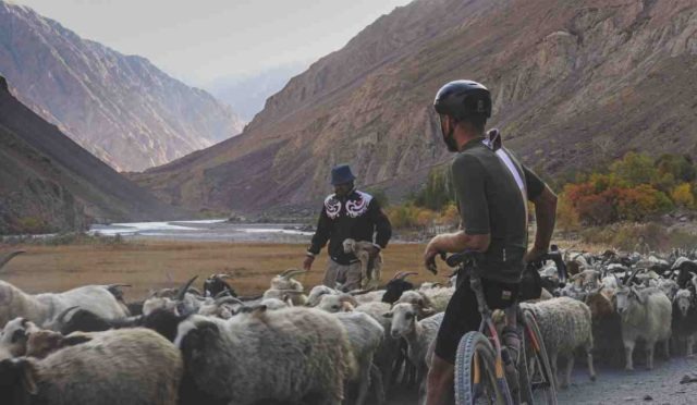 gravel cycling in Tajikistan