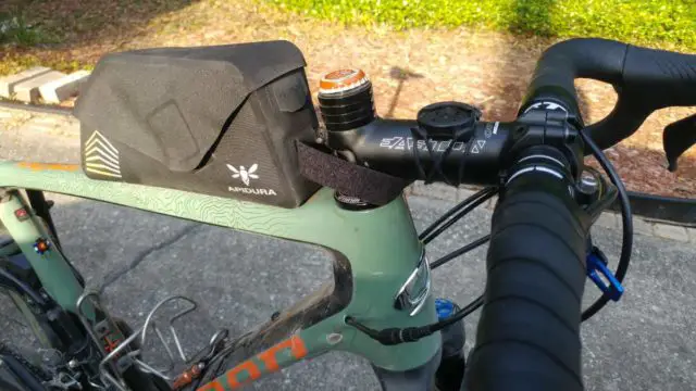 apidura racing bolt-on top tube pack review