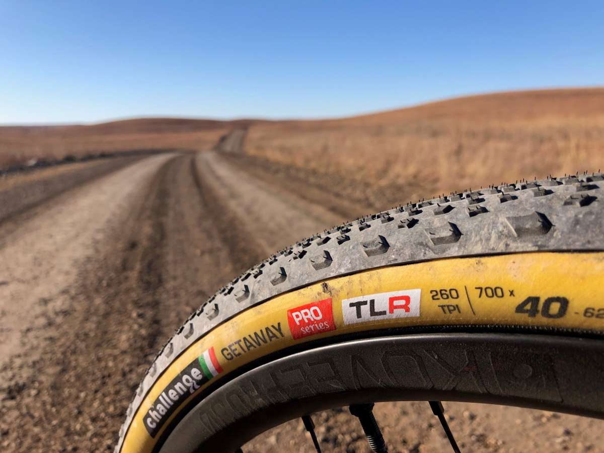 Black/Tan Challenge Gravel Grinder Pro TLR 700x33 Pair 