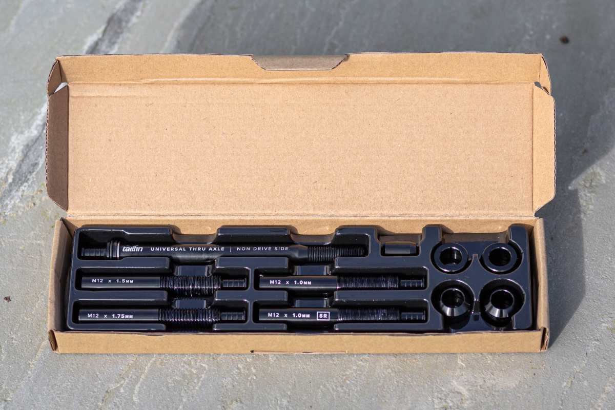 tailfin cycling universal thru axle