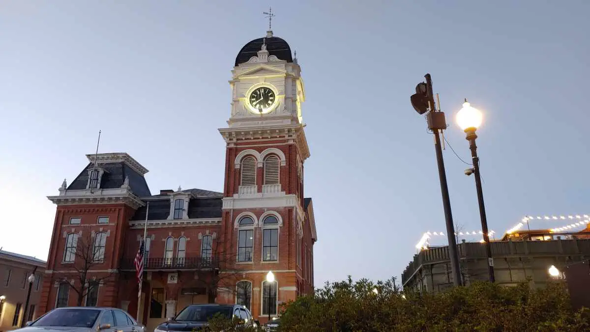 Small Town USA Exploring Covington, & Beyond Gravel Roads