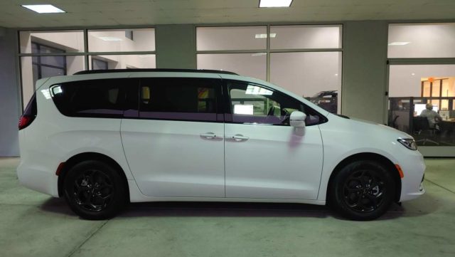 chrysler pacifica hybrid minivan for cyclists
