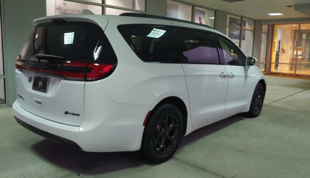 chrysler pacifica hybrid minivan for cyclists