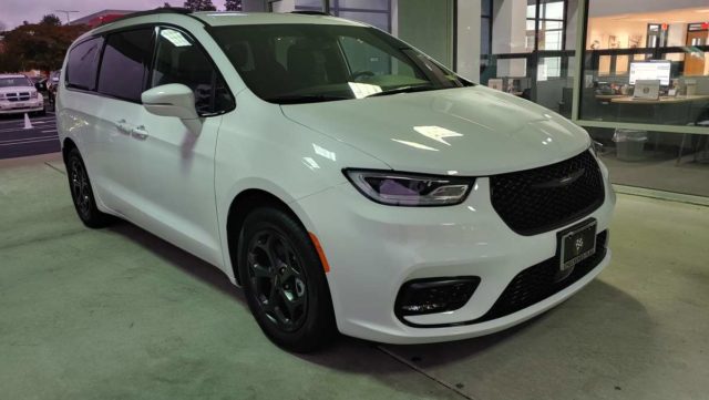 chrysler pacifica hybrid minivan for cyclists