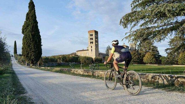 trek travel tuscany gravel bike tour