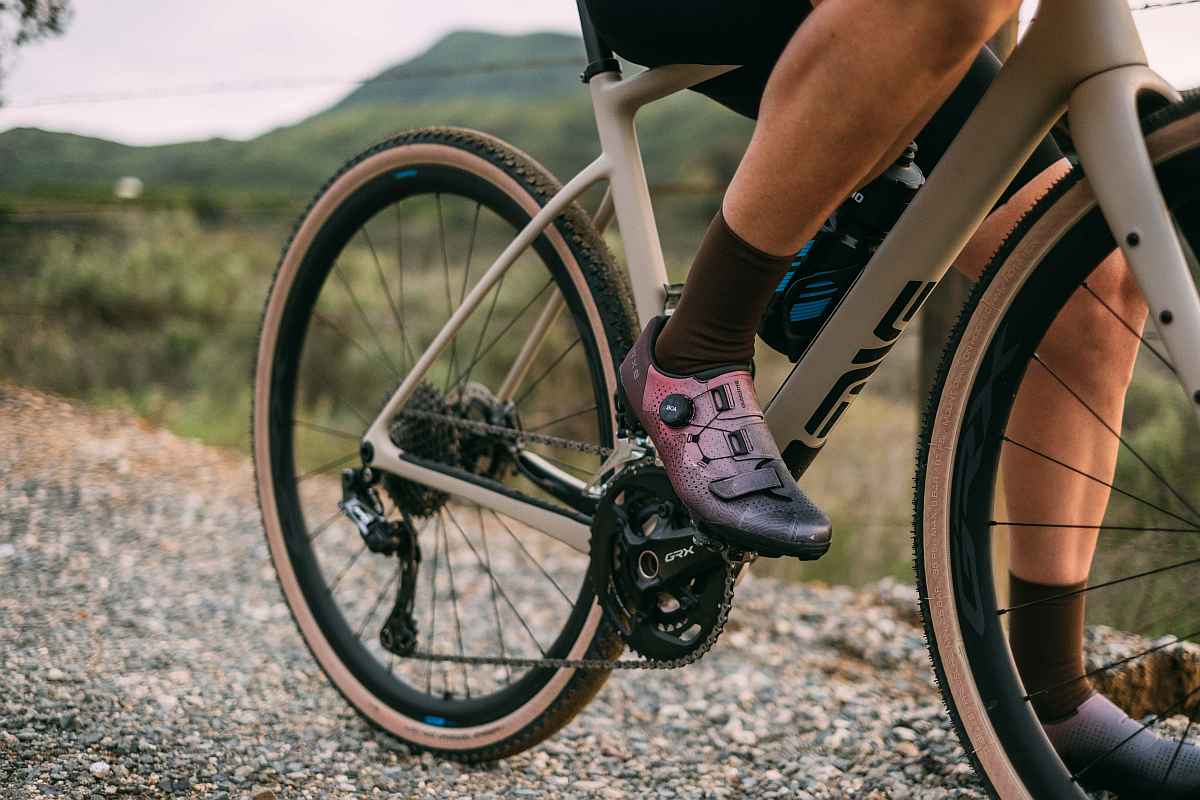 SHIMANO introduces Flint Hills Edition RX8 & RX6 gravel shoes to