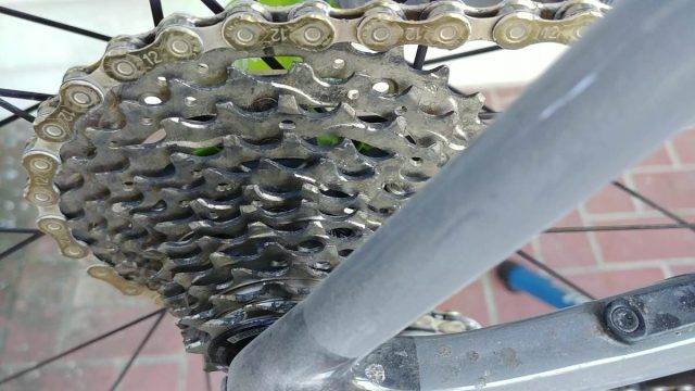 Replace SRAM Flattop Chain with KMC X12