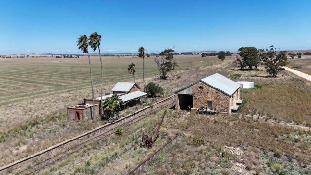 merildin railway station