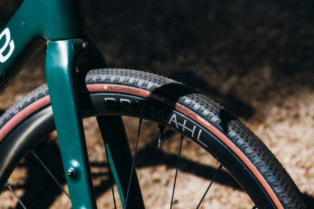 hutchinson caracal tire review