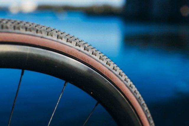 hutchinson caracal tire review