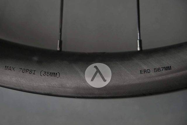 logos components carbon rim