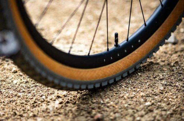 HUNT 25 Carbon Gravel X-Wide review