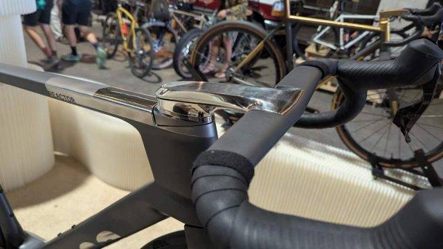 no. 22 bicycle company reactor aero v2