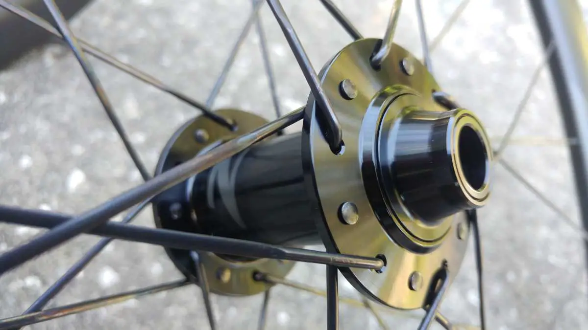 Zipp 303 S Tubeless Disc-Brake Wheelset provides Speed for Zipp 303 S Tubeless Disc-Brake Wheelset provides Speed for